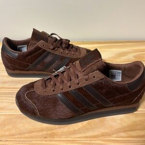 Adidas Unisex (Mens 6 / Women’s 7) Dark Brown REAL DYED COW FUR Country Sneakers